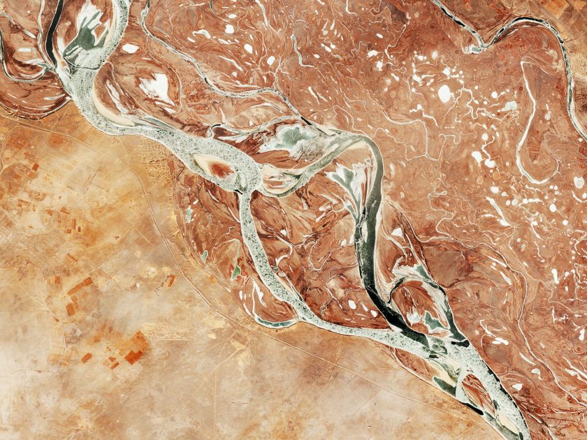 Russia : satellite view of the Volga river in winter